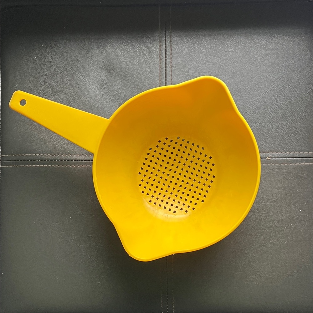 Tupperware | Vintage Yellow Kitchen 1 Quart  Colander Strainer 1200-7